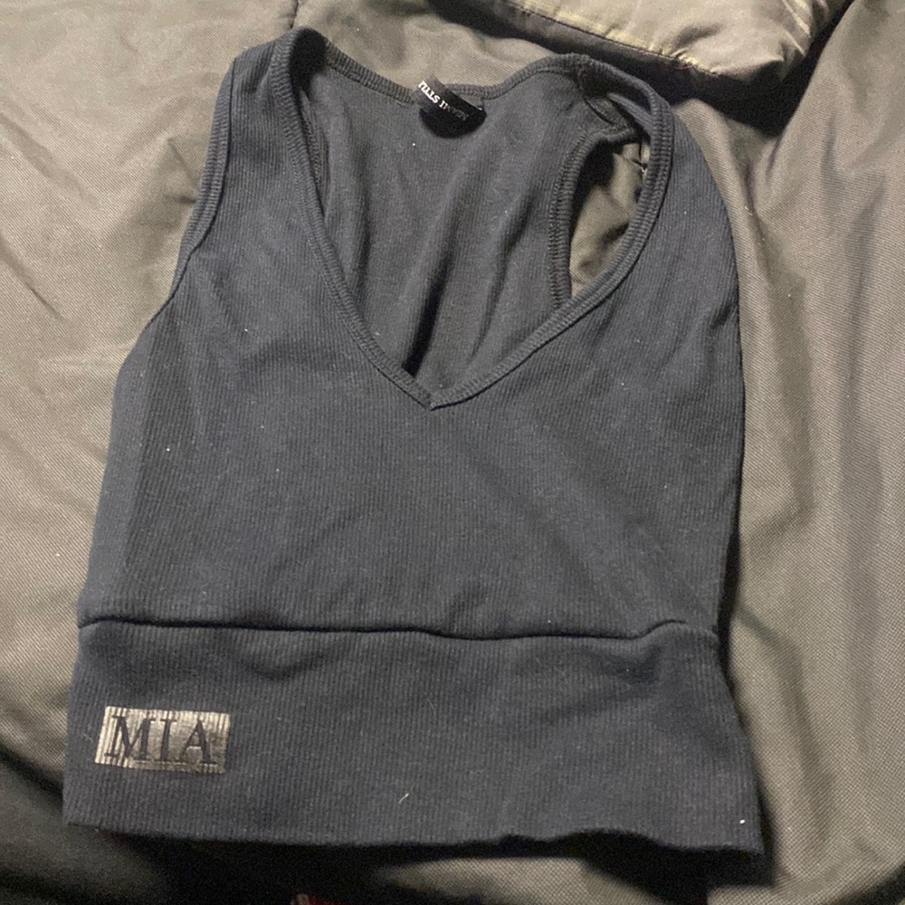 Medium black tank top cropped